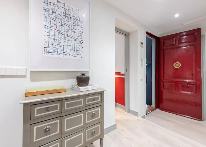 Sophisticated Brand New Flat